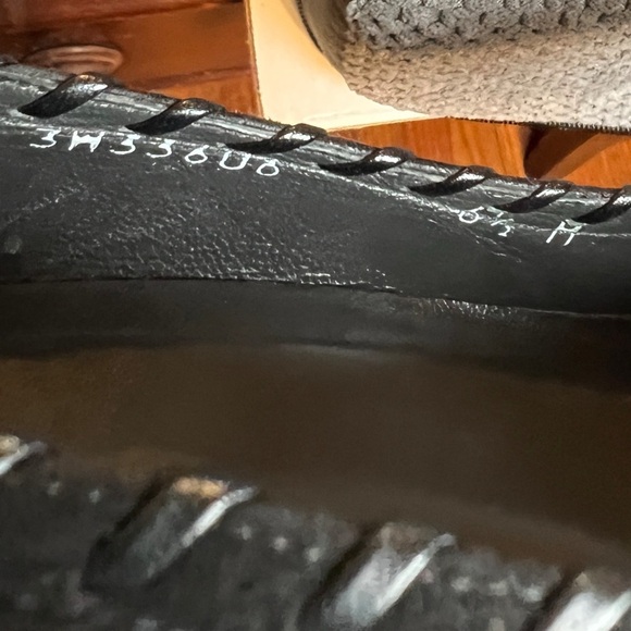 Stuart Weitzman Pointed Toe Heels Black Suede Tassels Size 6.5M - Picture 15 of 16